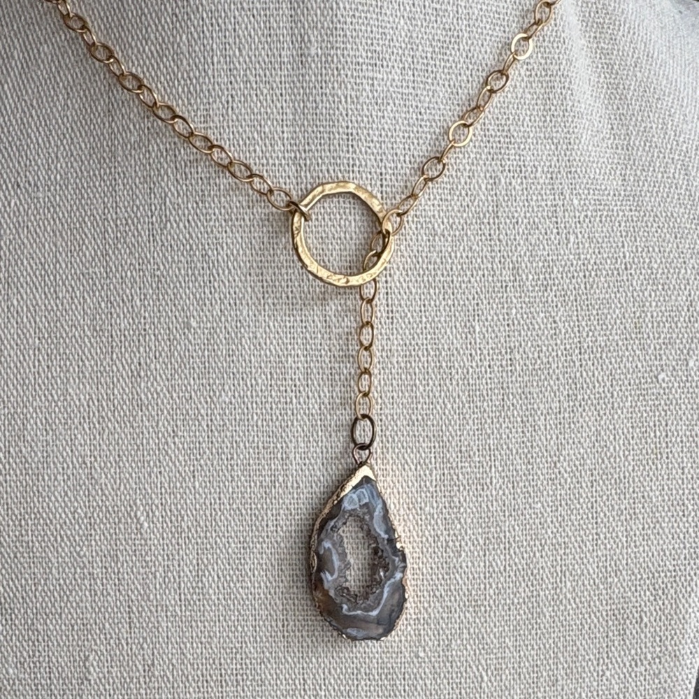 Gold Chain Agate Pendant Necklace